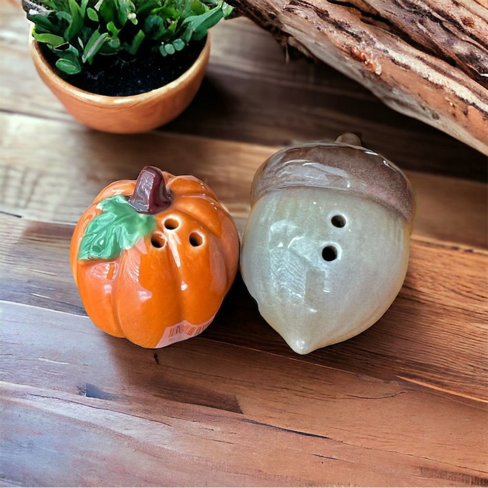 Salt & Pepper Seasonal Shaker Orange Pumpkin And Brown Acorn Table Decoration